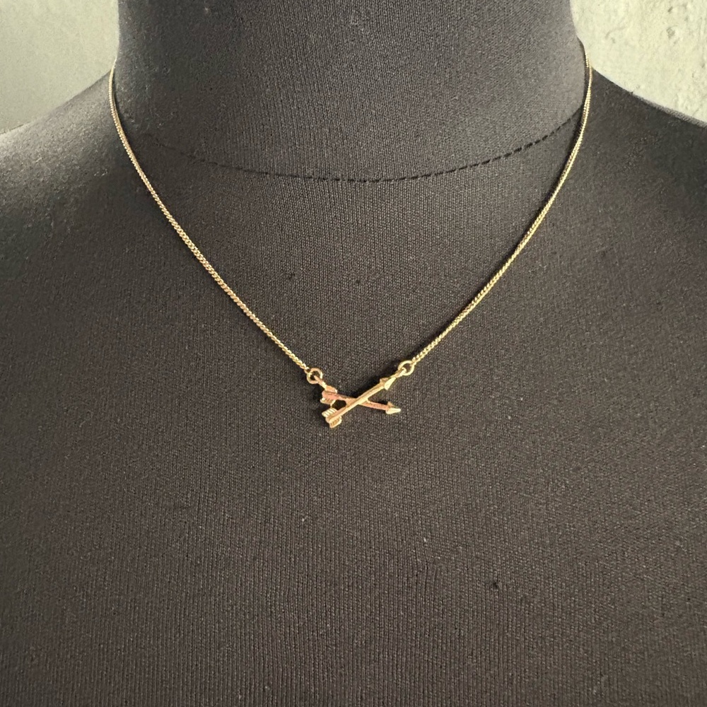 💕 3/$10 Liz Claiborne Necklace w/ Arrows